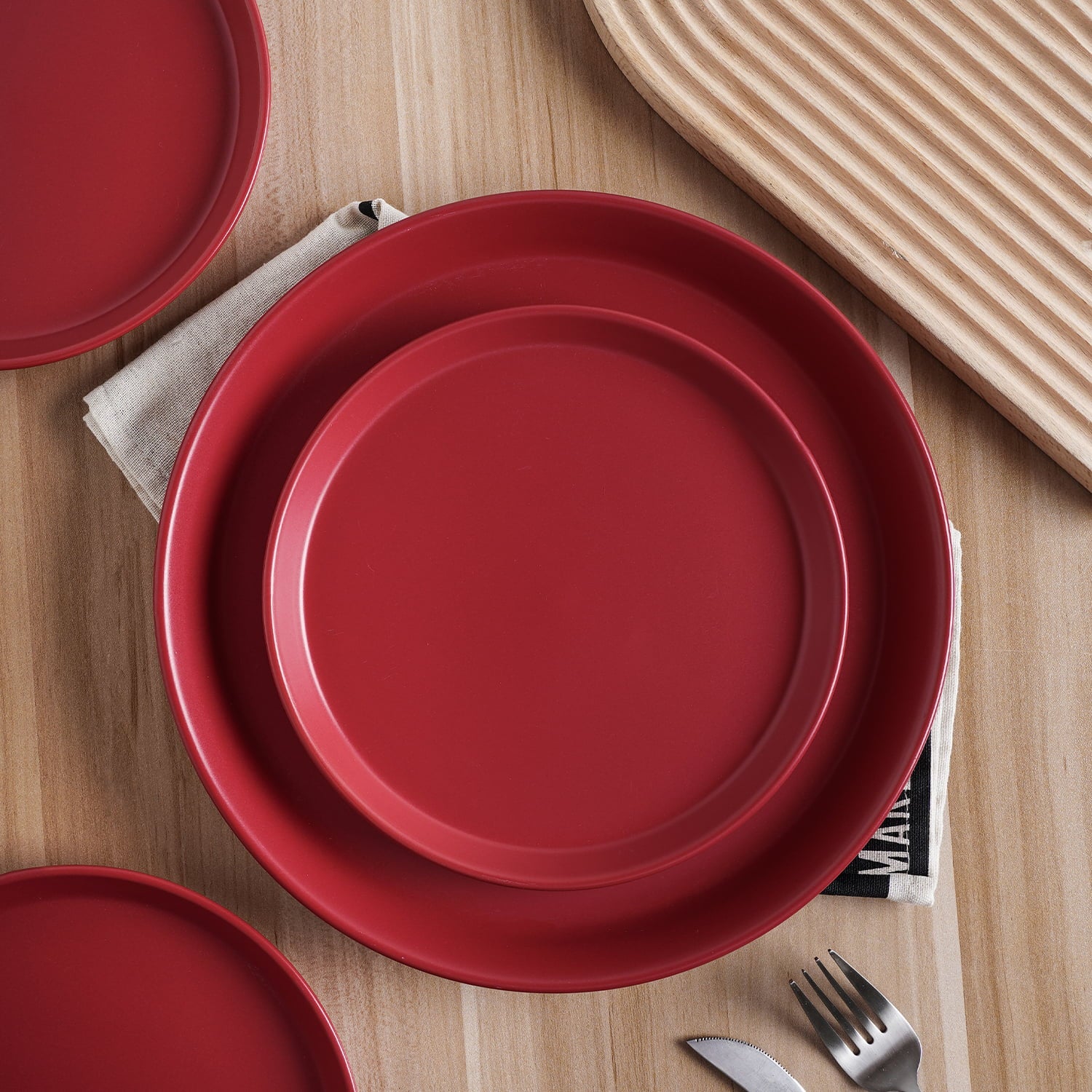 32-Piece Stoneware Dinnerware Set Red F425243