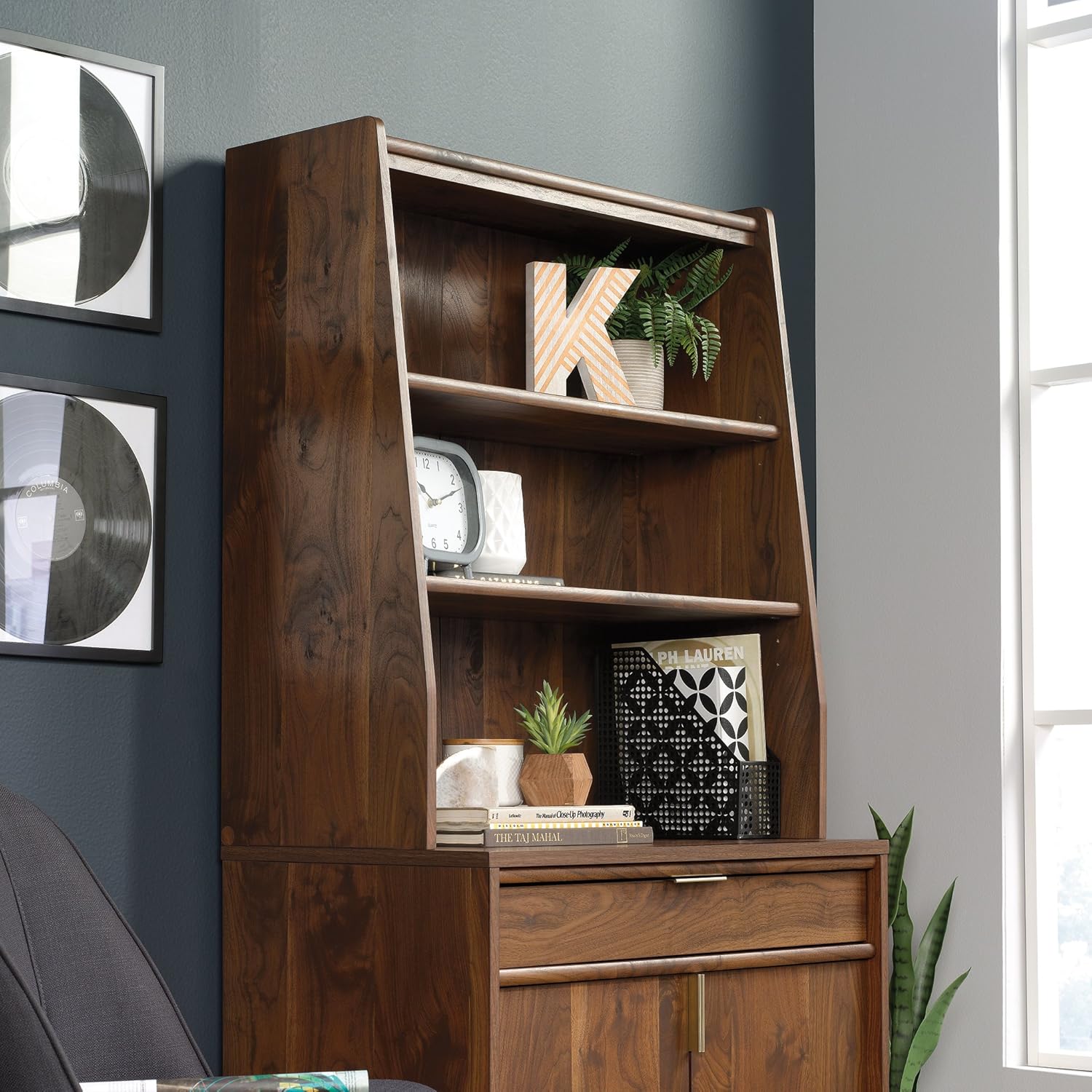 Grand Walnut Library Hutch O96233