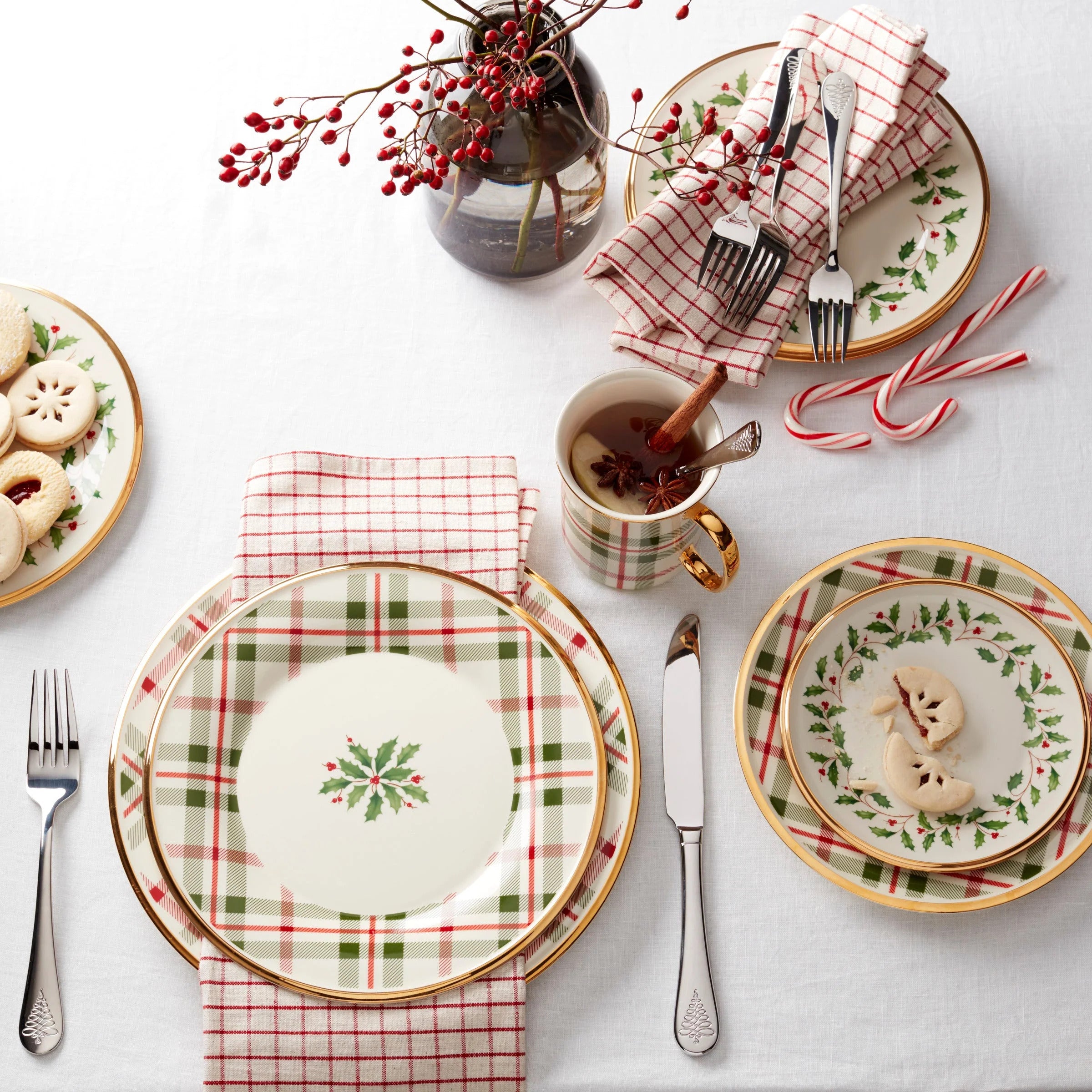 Set of 4 Holiday Plaid Mugs Z44059