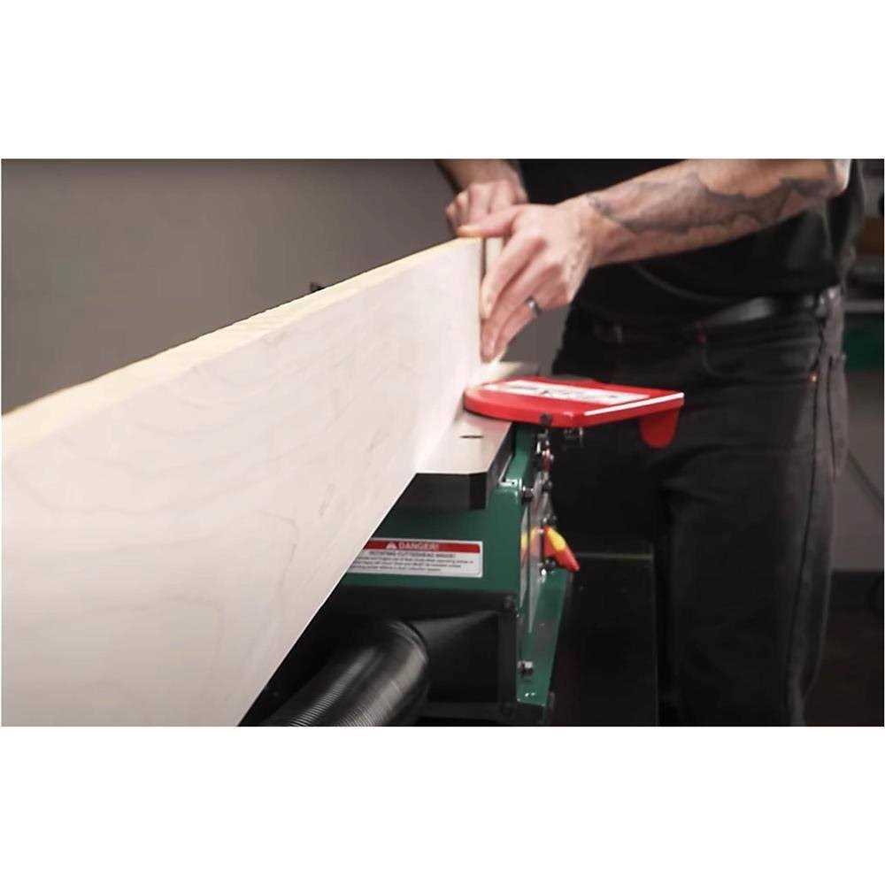 6 Benchtop Jointer with Spiral-Type Cutterhead I49089