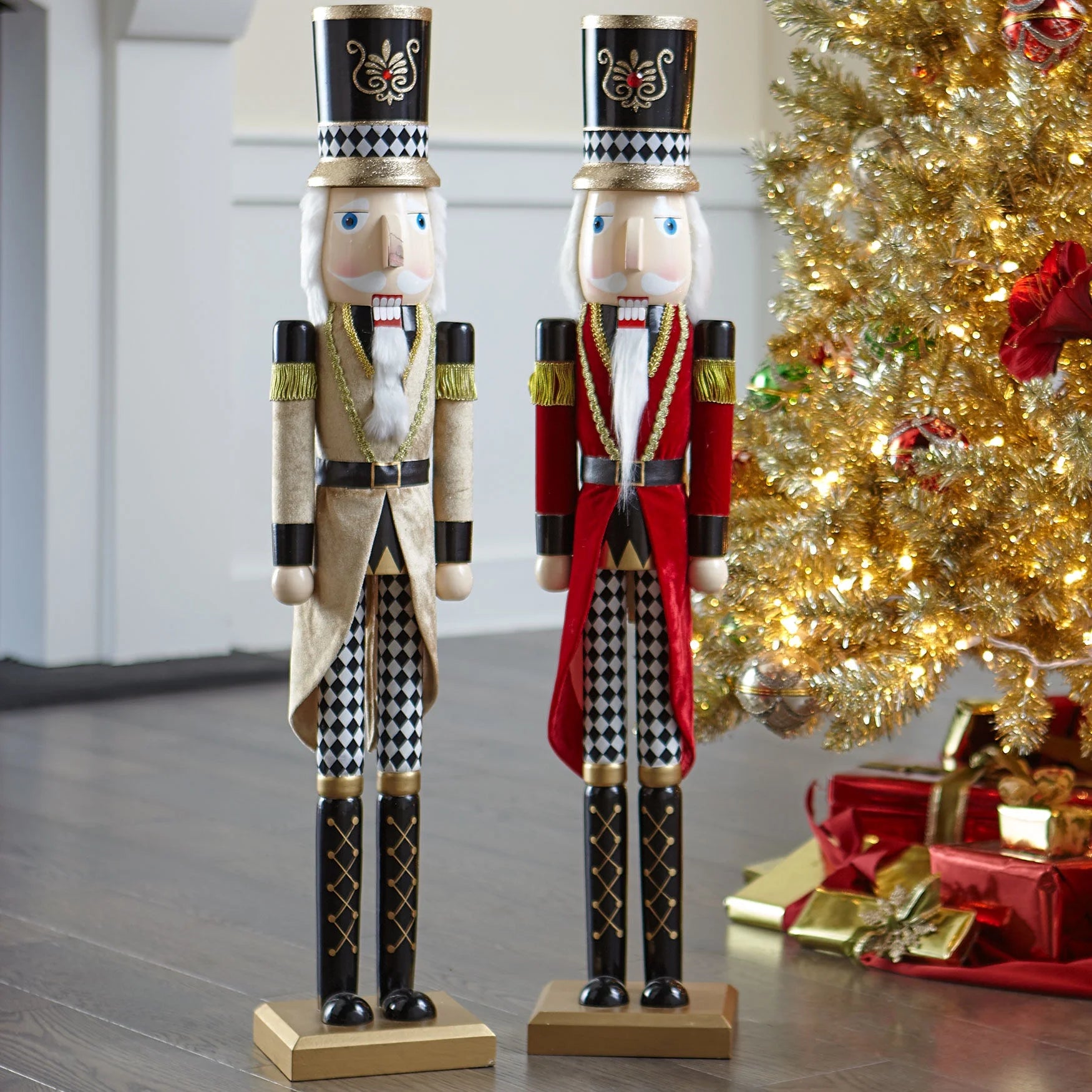 Red Wooden Nutcracker O40170