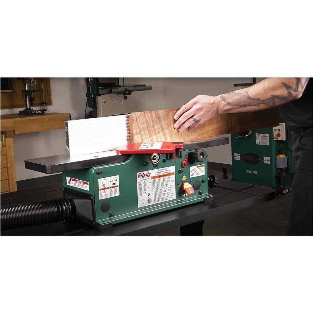 6 Benchtop Jointer with Spiral-Type Cutterhead I49089